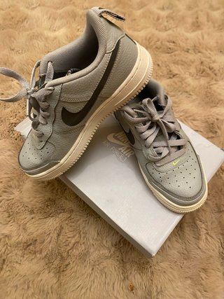Nike Air Force 1 Low Gris / Swoosh Volt - Talla 37
