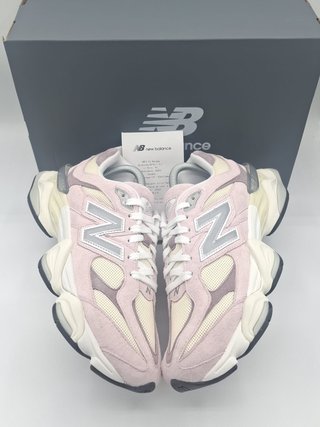 New Balance 9060 Rose Sugar Angora Talla 42