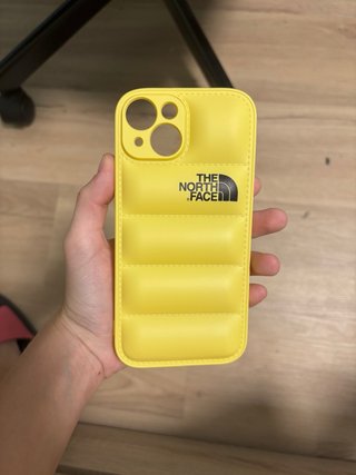 Funda The North Face iPhone 15 Amarillo