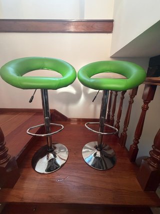 Pareja de taburetes altos verdes