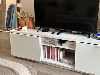 Mueble TV Ikea Blanco y Madera