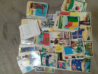 Lote de Cromos Antiguos Banderas y Uniformes