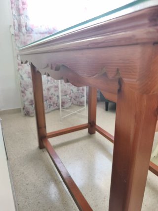 Mesa de camilla de madera