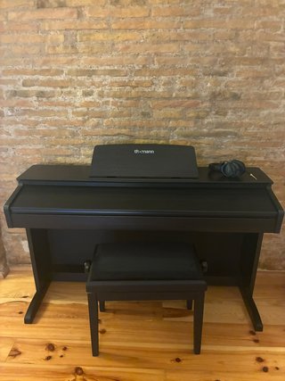 Piano Thomann DP-32 con banqueta