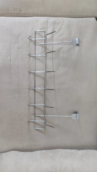 Percha colgador metálico