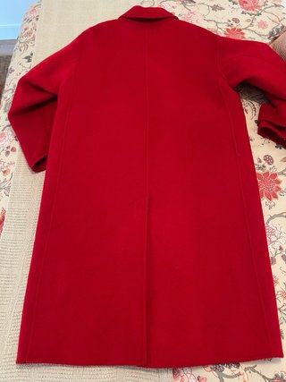 Abrigo oversize rojo de doble botonadura