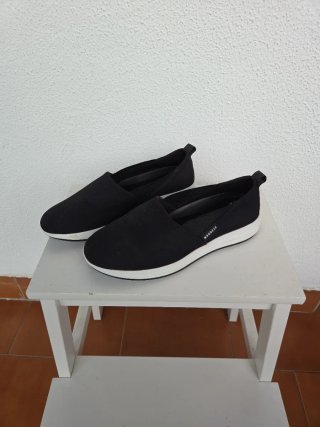 Zapatos negros planos