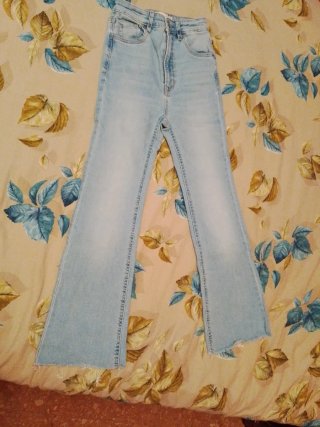 Pantalón Campana Stradivarius Talla 34