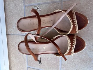 Sandalias Unisa cuña esparto marrón