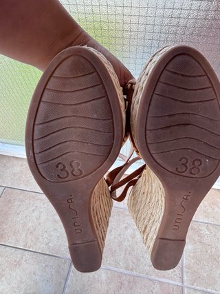 Sandalias Unisa cuña esparto marrón