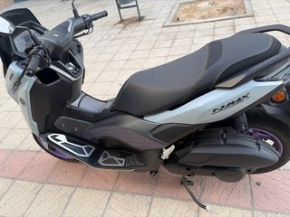 Yamaha NMAX Gris Maxi-Scooter