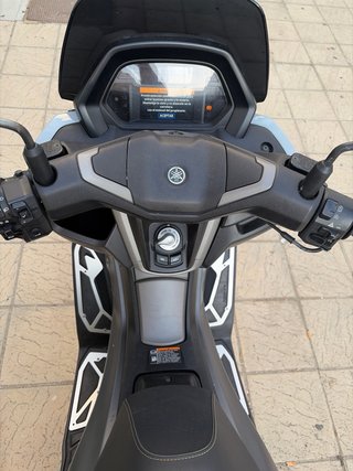 Yamaha NMAX Gris Maxi-Scooter