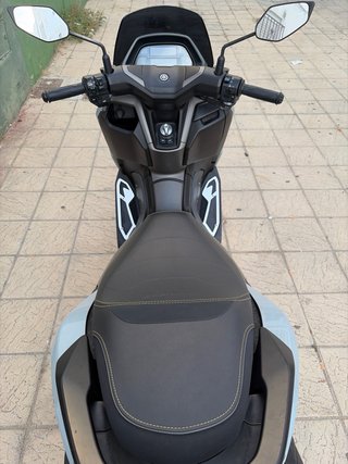 Yamaha NMAX Gris Maxi-Scooter