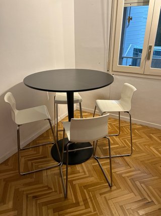 Mesa redonda negra Ikea DOCKSTA + 4 sillas