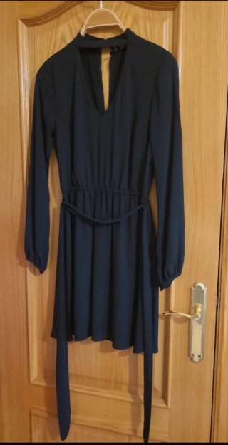 Vestido negro manga larga con cinturón