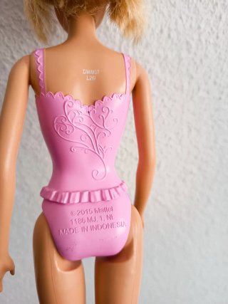 Barbie bionda capelli corti Mattel