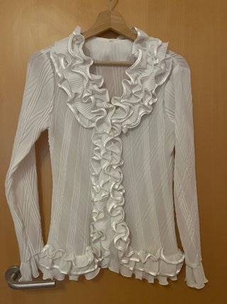 Blusa blanca con volantes