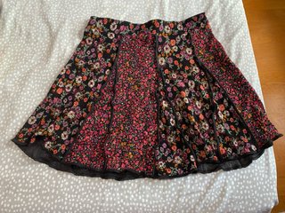 Falda Zara flores Talla M