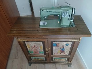 Máquina de Coser Refrey Transforma con Mueble