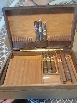 Caja de Puros Vintage de Madera