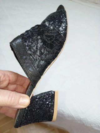 Sandalias de tacón con encaje y brillantina