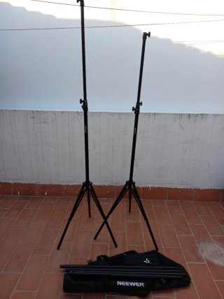 2 Trípodes NEEWER con Maletín