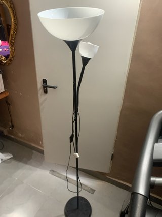 Lámpara de pie salón blanca