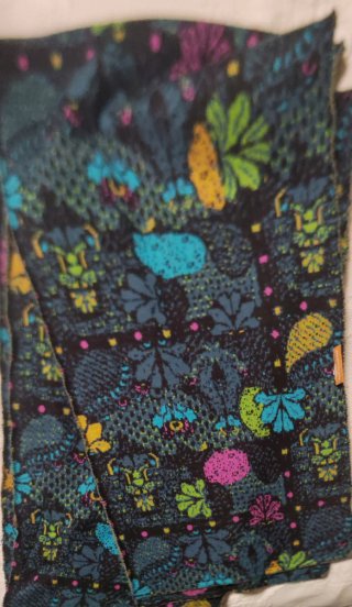 Conjunto Abrigo, Bolso y Fular Estampado a juego