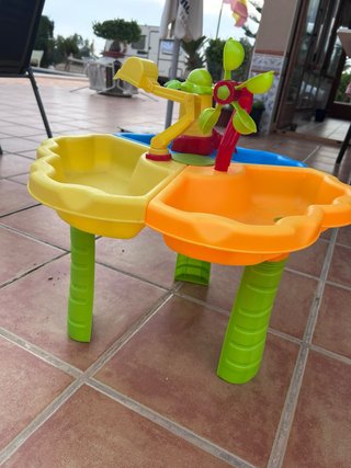 Mesa de agua infantil