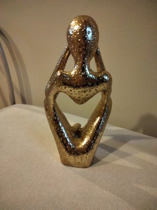 Figura Decorativa Moderna Dorada