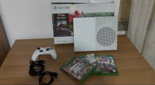 Xbox One S 1TB Forza Horizon 4 Bundle