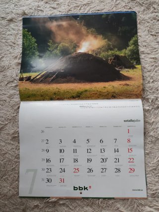 2 Calendarios 2001 BBK y Caja Rural Vasca