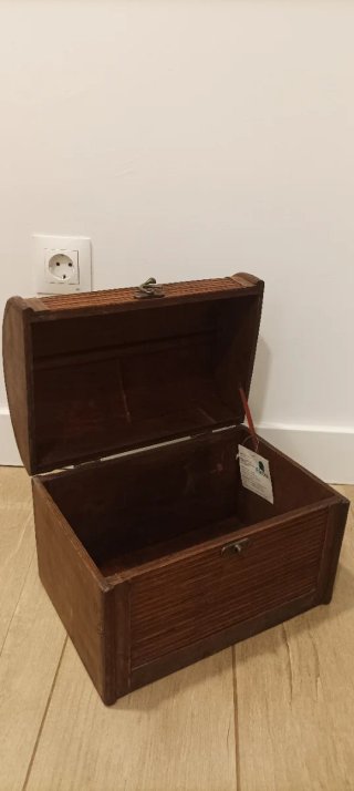 Baúl de madera rústico