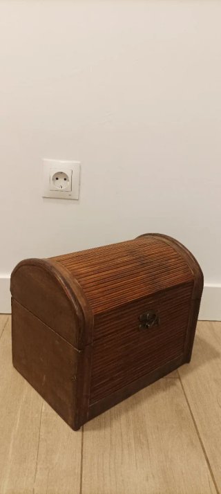 Baúl de madera rústico