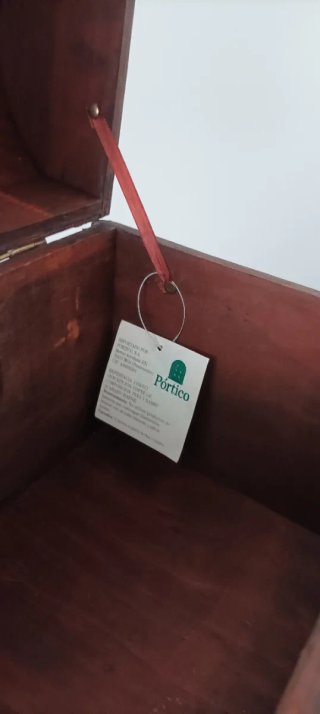 Baúl de madera rústico