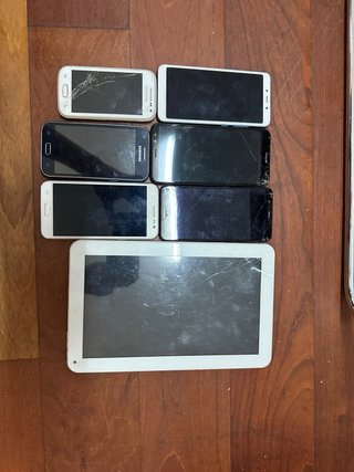 Lote 6 móviles y 1 tablet para piezas o reparar