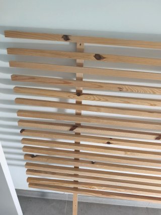 Cabecero de Cama de Listones de Madera