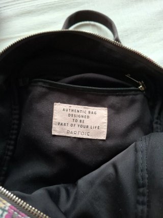 Mochila Parfois Muy práctica.  Muchos bolsillos