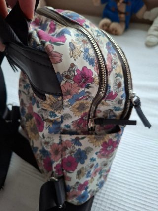 Mochila Parfois Muy práctica.  Muchos bolsillos