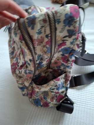 Mochila Parfois Muy práctica.  Muchos bolsillos