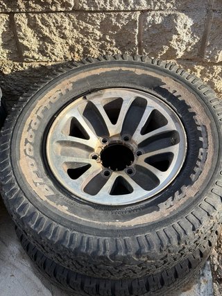 1 llanta Mitsubishi Montero V20 V40 R15