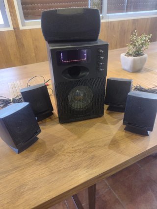 Sistema de Sonido 5.1 con Subwoofer
