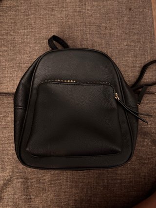 Mochila negra pequeña