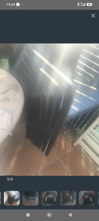 Sillas de plástico negras