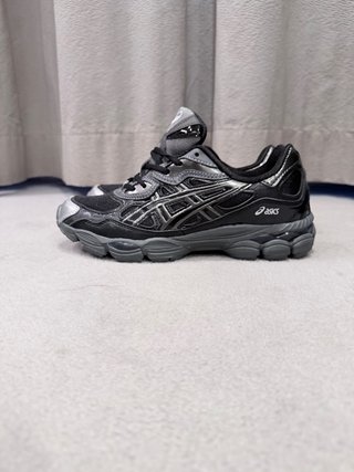 Asics Gel NYC Talla 40 Negras