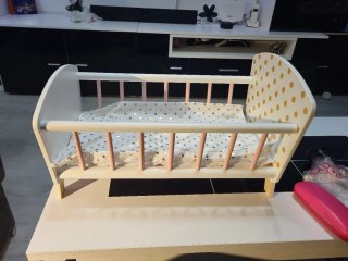 Cuna de madera para muñecos