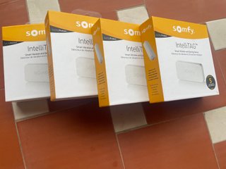 4 x Somfy IntelliTAG con precinto.