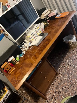 Muebles de despacho en madera color castaño