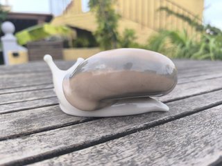 Figura Caracol Cerámica Beige y Gris