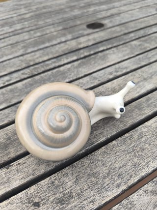 Figura Caracol Cerámica Beige y Gris